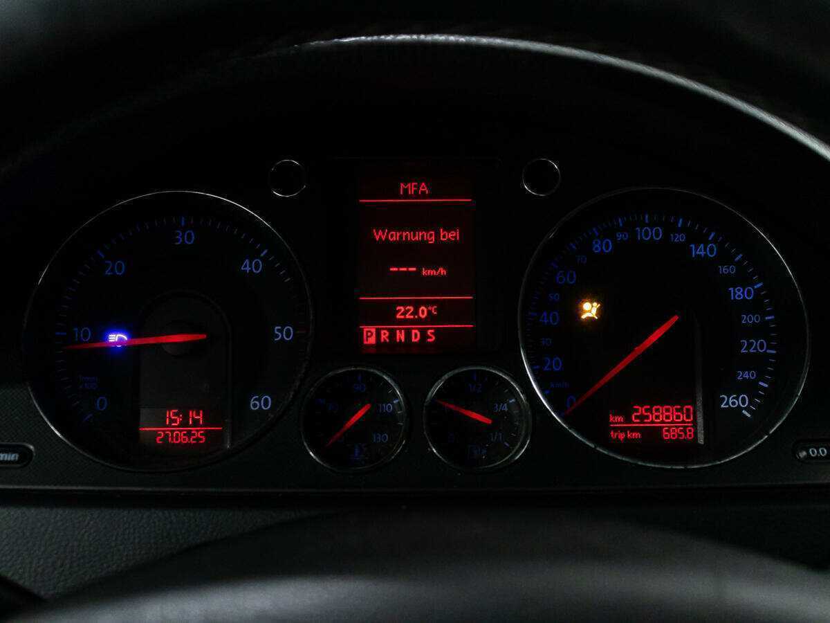 Volkswagen Passat с пробегом — 2006 год. Фото: #11