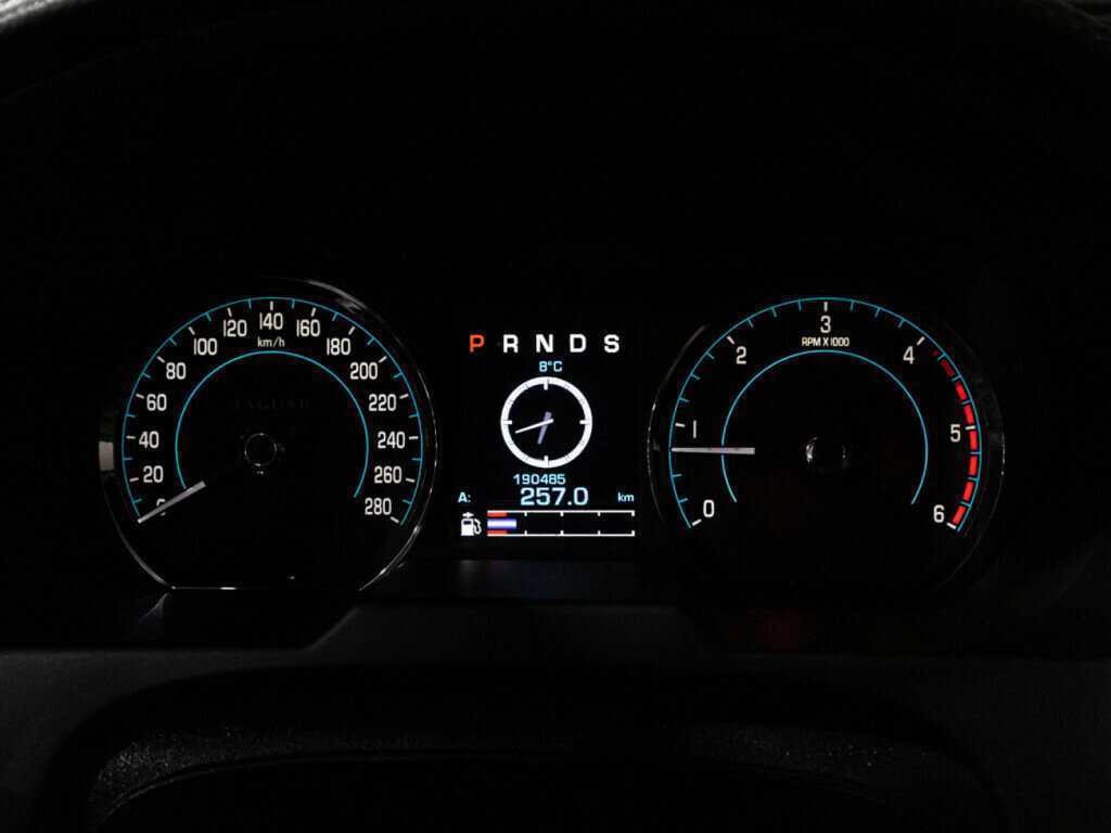 Jaguar XF с пробегом — 2011 год. Фото: #11