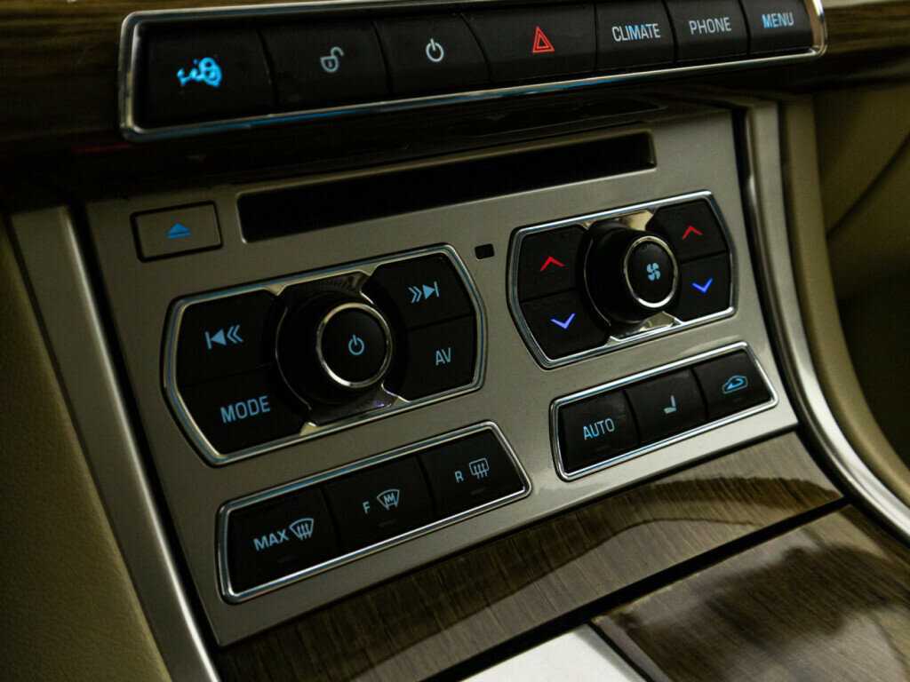 Jaguar XF с пробегом — 2011 год. Фото: #15