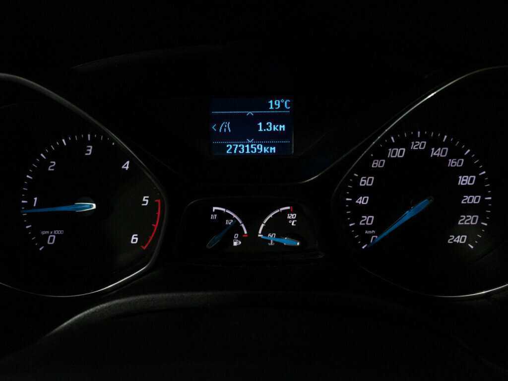 Ford Focus с пробегом — 2011 год. Фото: #11