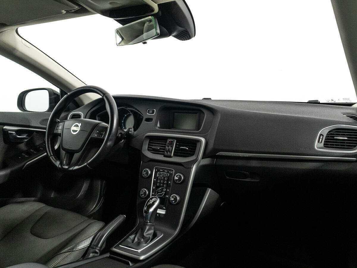 Volvo V40 Cross Country с пробегом — 2013 год. Фото: #8