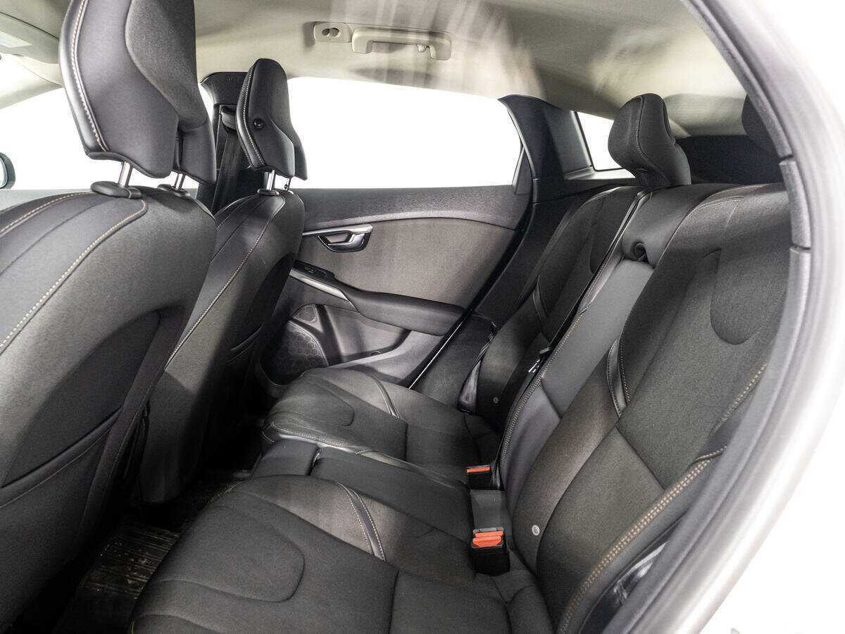 Volvo V40 Cross Country с пробегом — 2013 год. Фото: #9