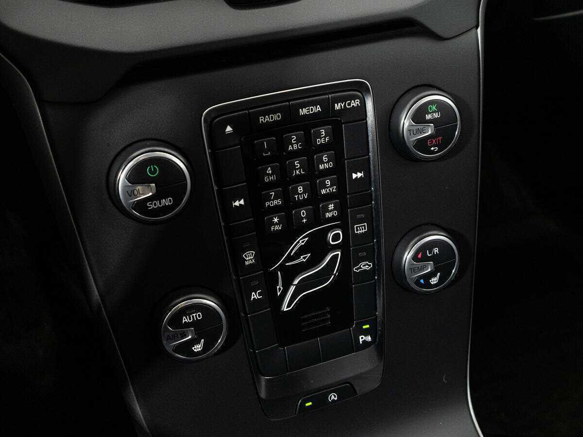 Volvo V40 Cross Country с пробегом — 2013 год. Фото: #14