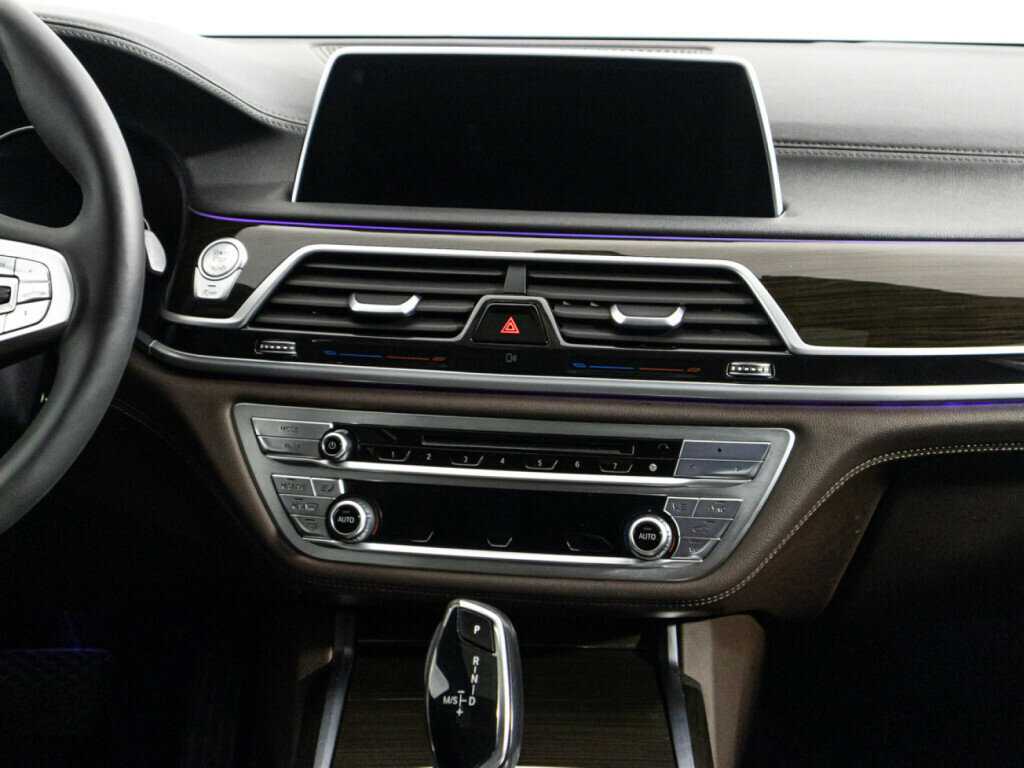 BMW 7 серии с пробегом — 2016 год. Фото: #13