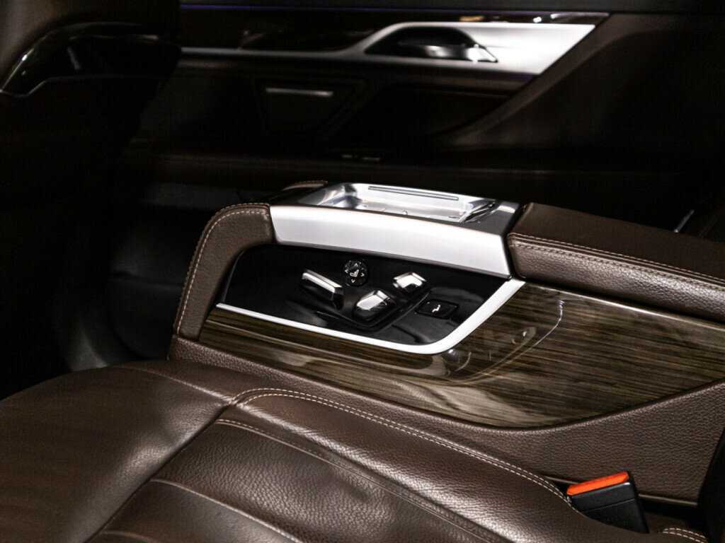 BMW 7 серии с пробегом — 2016 год. Фото: #32