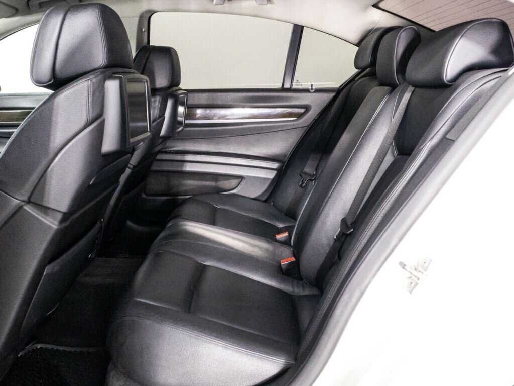 BMW 7 серии с пробегом — 2012 год. Фото: #9