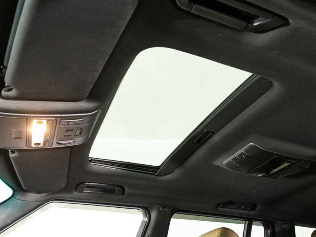 Land Rover Range Rover с пробегом — 2011 год. Фото: #13