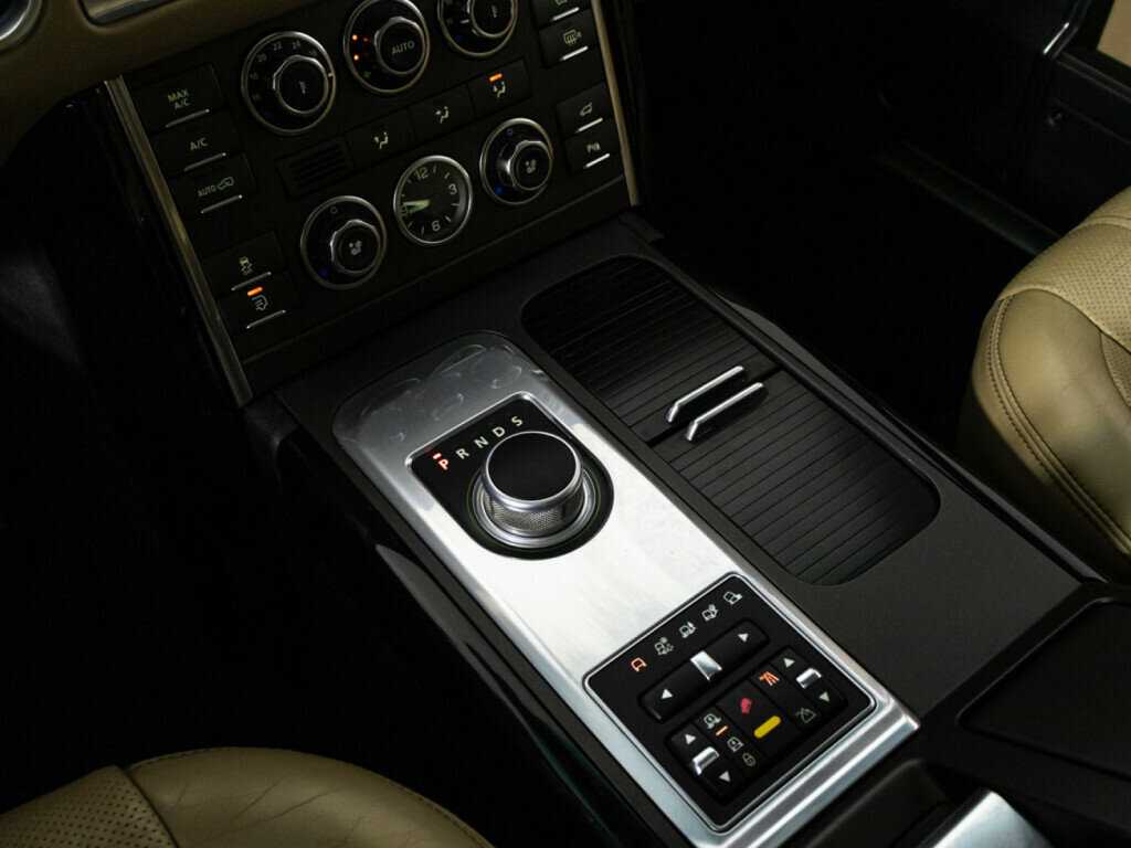 Land Rover Range Rover с пробегом — 2011 год. Фото: #15