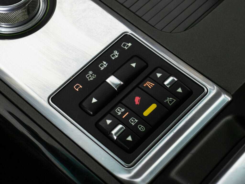 Land Rover Range Rover с пробегом — 2011 год. Фото: #16