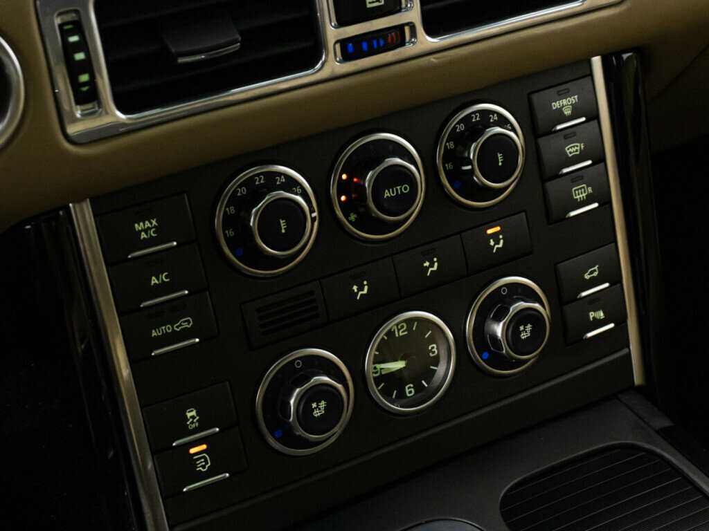 Land Rover Range Rover с пробегом — 2011 год. Фото: #17