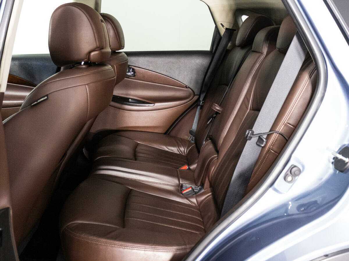 Infiniti EX с пробегом — 2008 год. Фото: #9