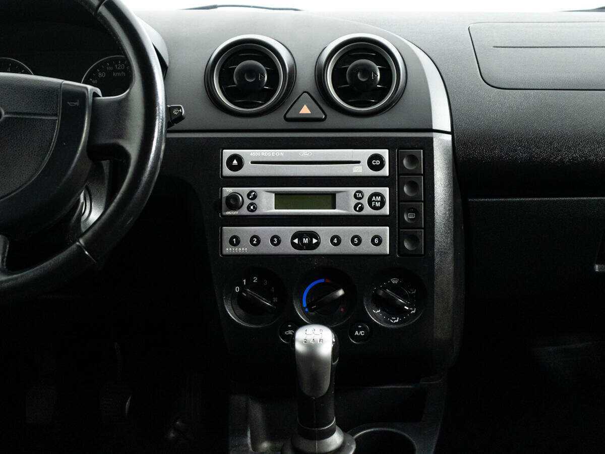 Ford Fiesta с пробегом — 2005 год. Фото: #13