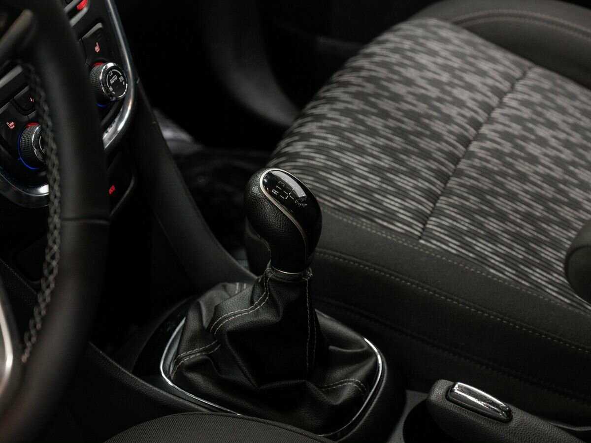 Opel Mokka с пробегом — 2012 год. Фото: #16