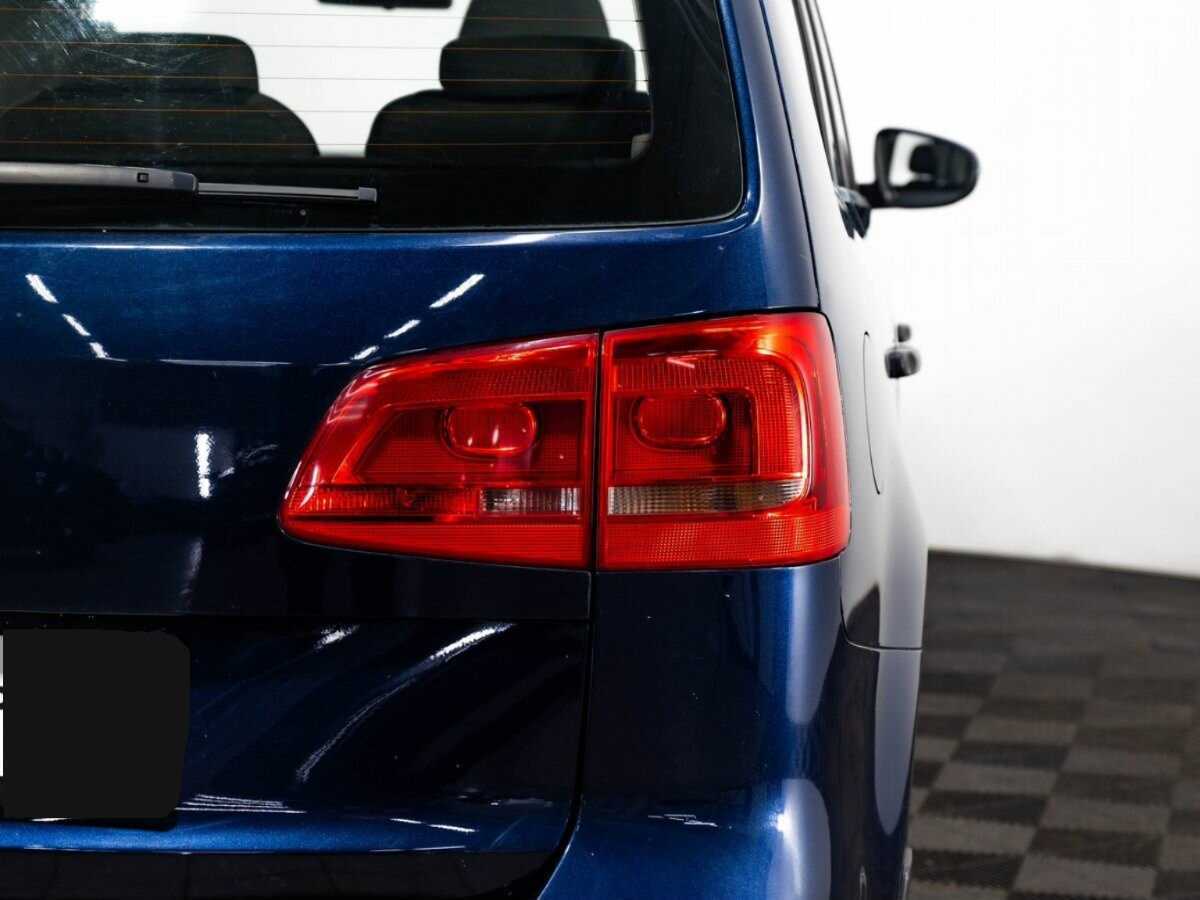 Volkswagen Touran с пробегом — 2012 год. Фото: #6