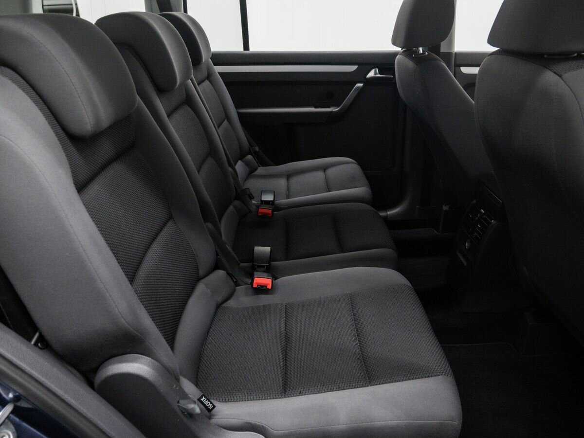 Volkswagen Touran с пробегом — 2012 год. Фото: #9