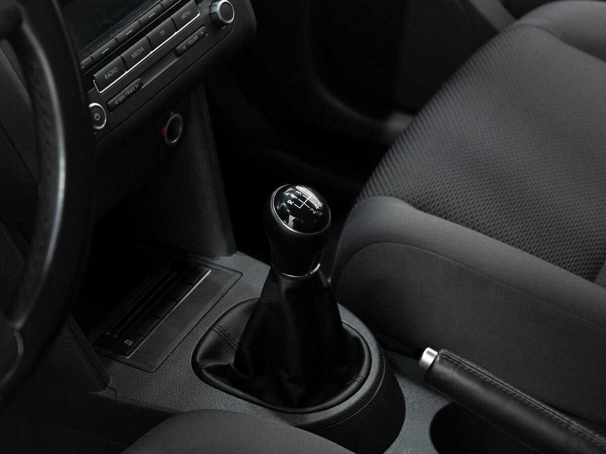 Volkswagen Touran с пробегом — 2012 год. Фото: #16