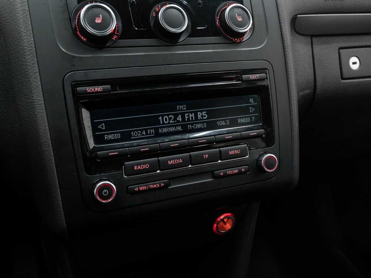 Volkswagen Touran с пробегом — 2012 год. Фото: #17