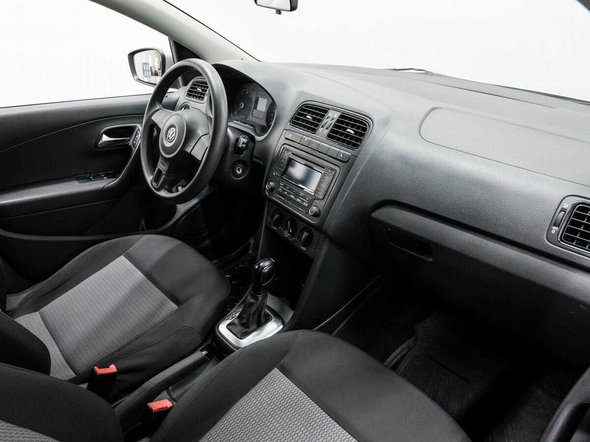 Volkswagen Polo с пробегом — 2011 год. Фото: #6