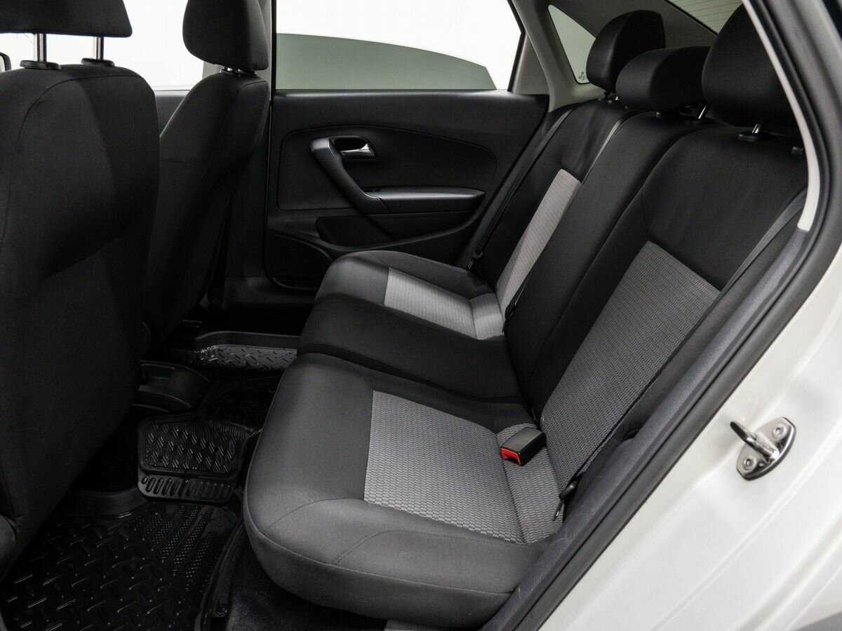 Volkswagen Polo с пробегом — 2011 год. Фото: #10