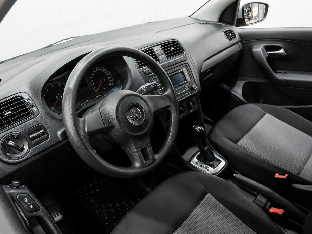 Volkswagen Polo с пробегом — 2011 год. Фото: #11