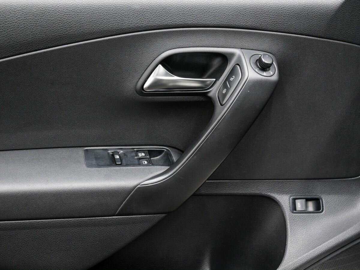 Volkswagen Polo с пробегом — 2011 год. Фото: #13