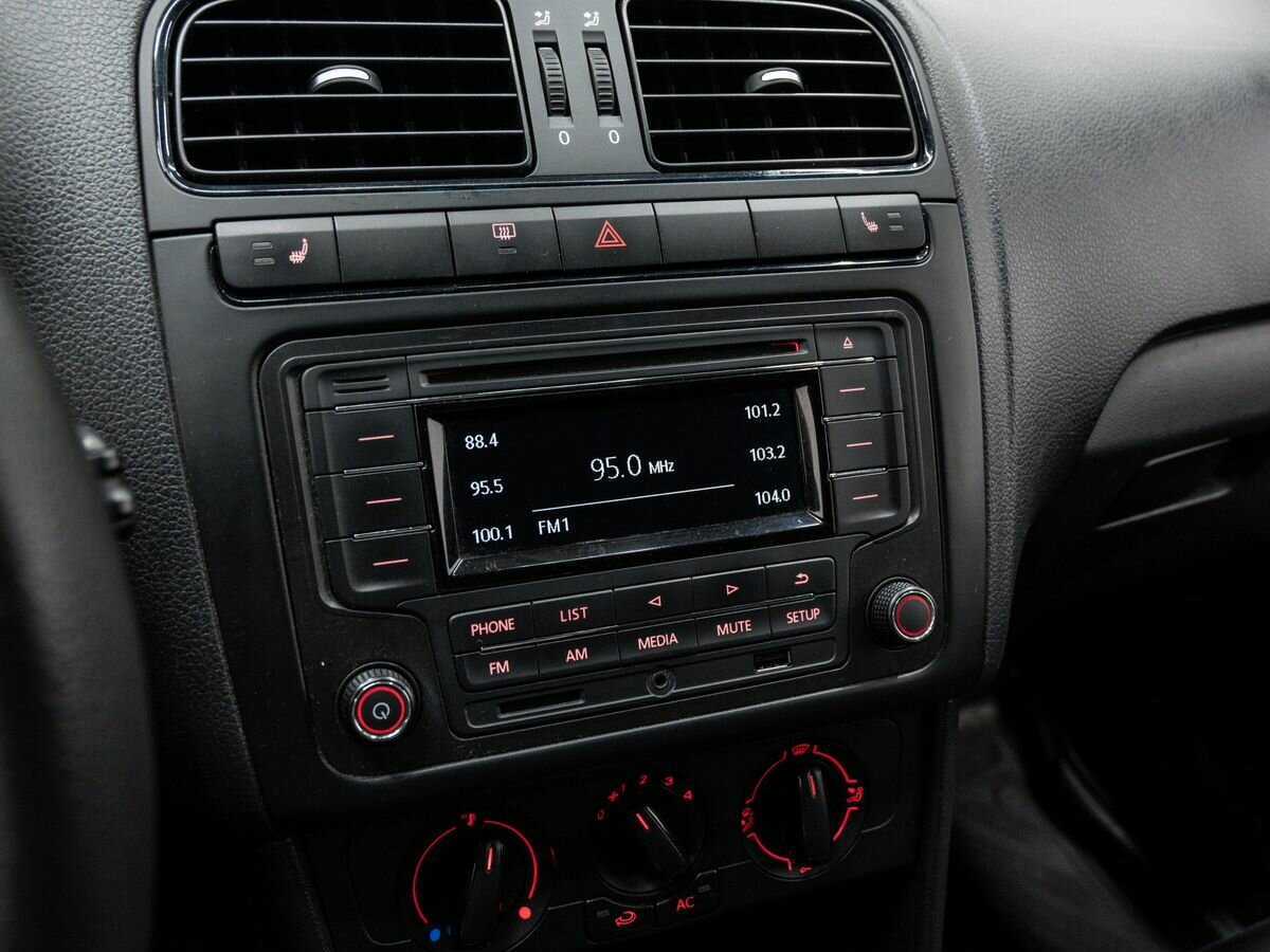 Volkswagen Polo с пробегом — 2011 год. Фото: #17