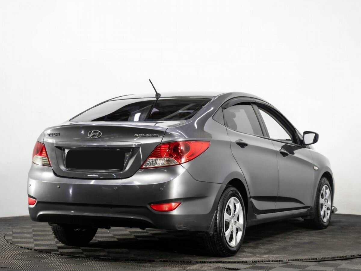 Hyundai Solaris с пробегом — 2011 год. Фото: #3