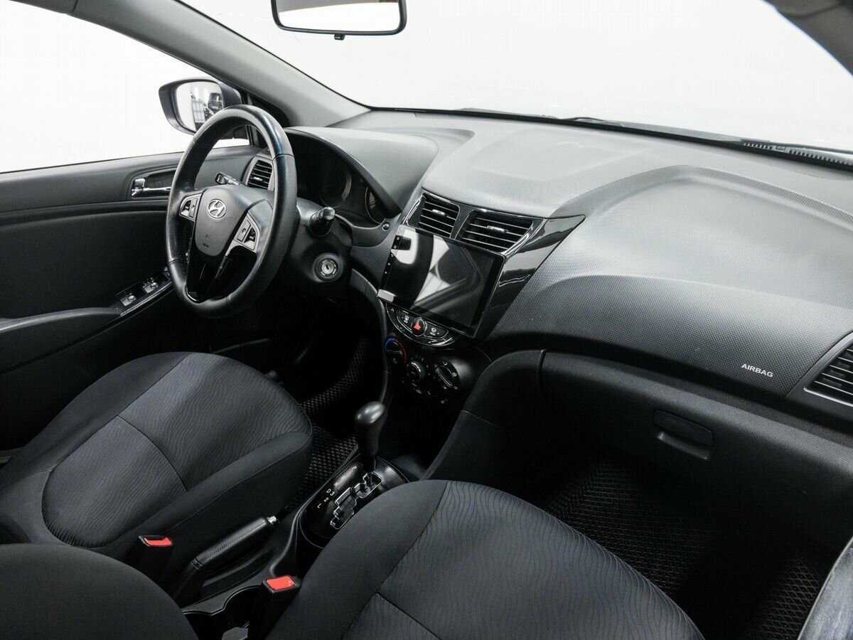 Hyundai Solaris с пробегом — 2011 год. Фото: #6