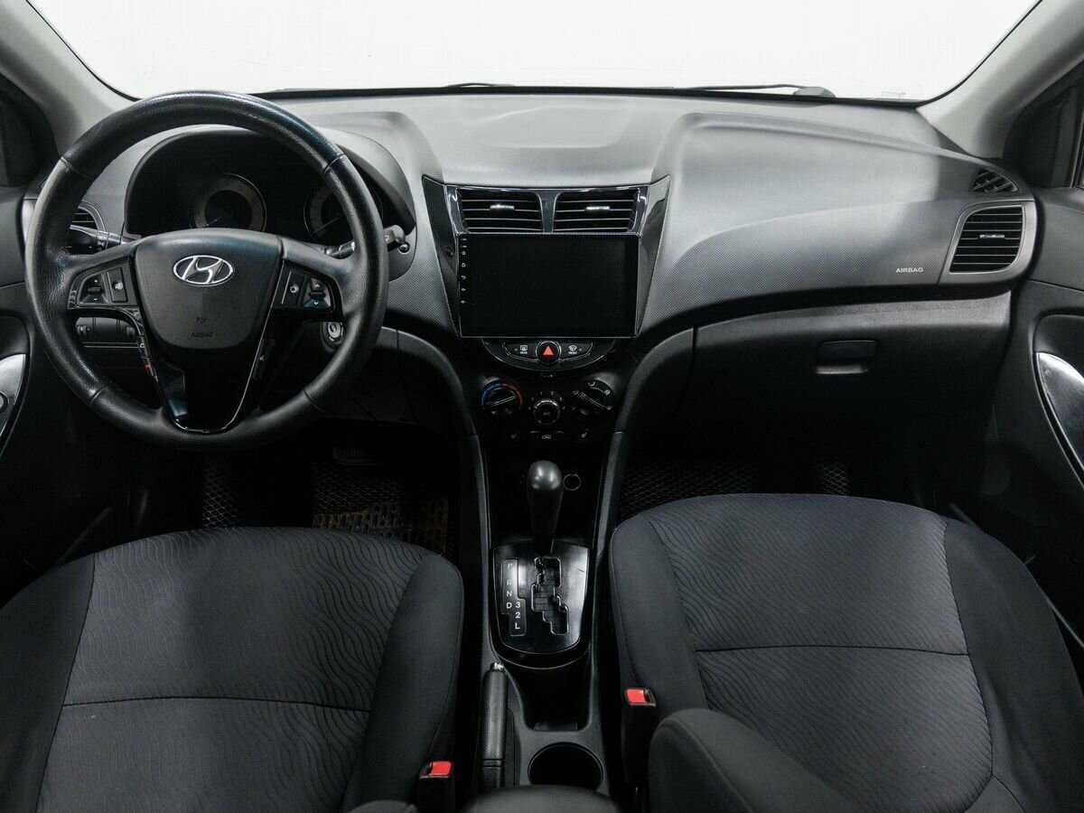 Hyundai Solaris с пробегом — 2011 год. Фото: #9