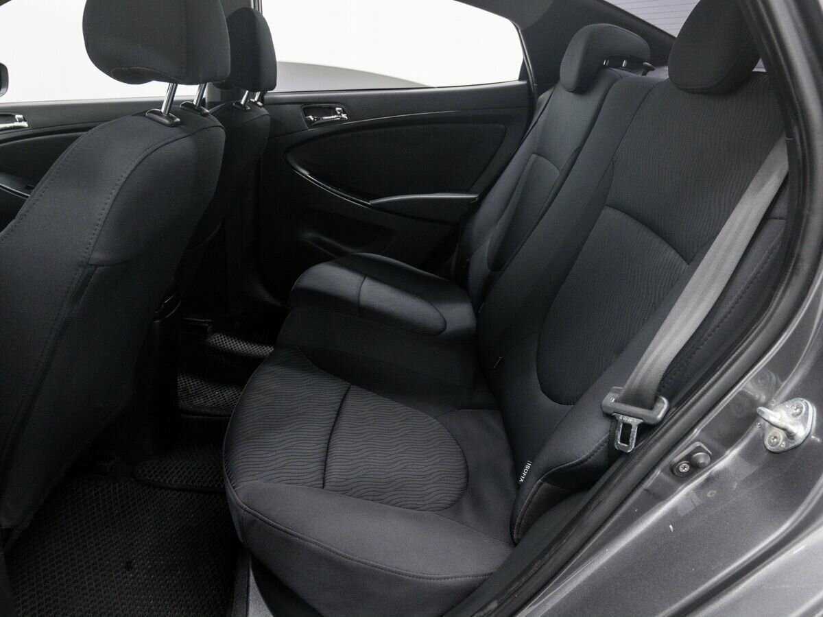 Hyundai Solaris с пробегом — 2011 год. Фото: #11