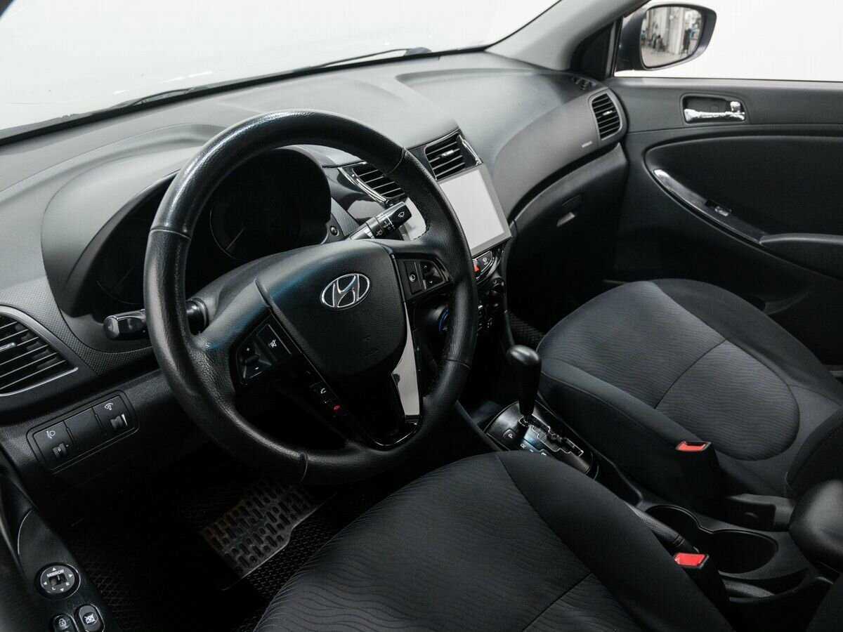 Hyundai Solaris с пробегом — 2011 год. Фото: #12