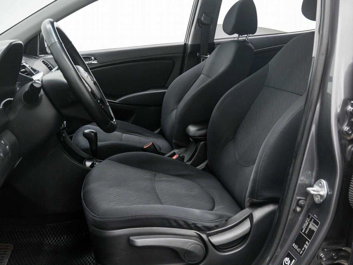 Hyundai Solaris с пробегом — 2011 год. Фото: #13