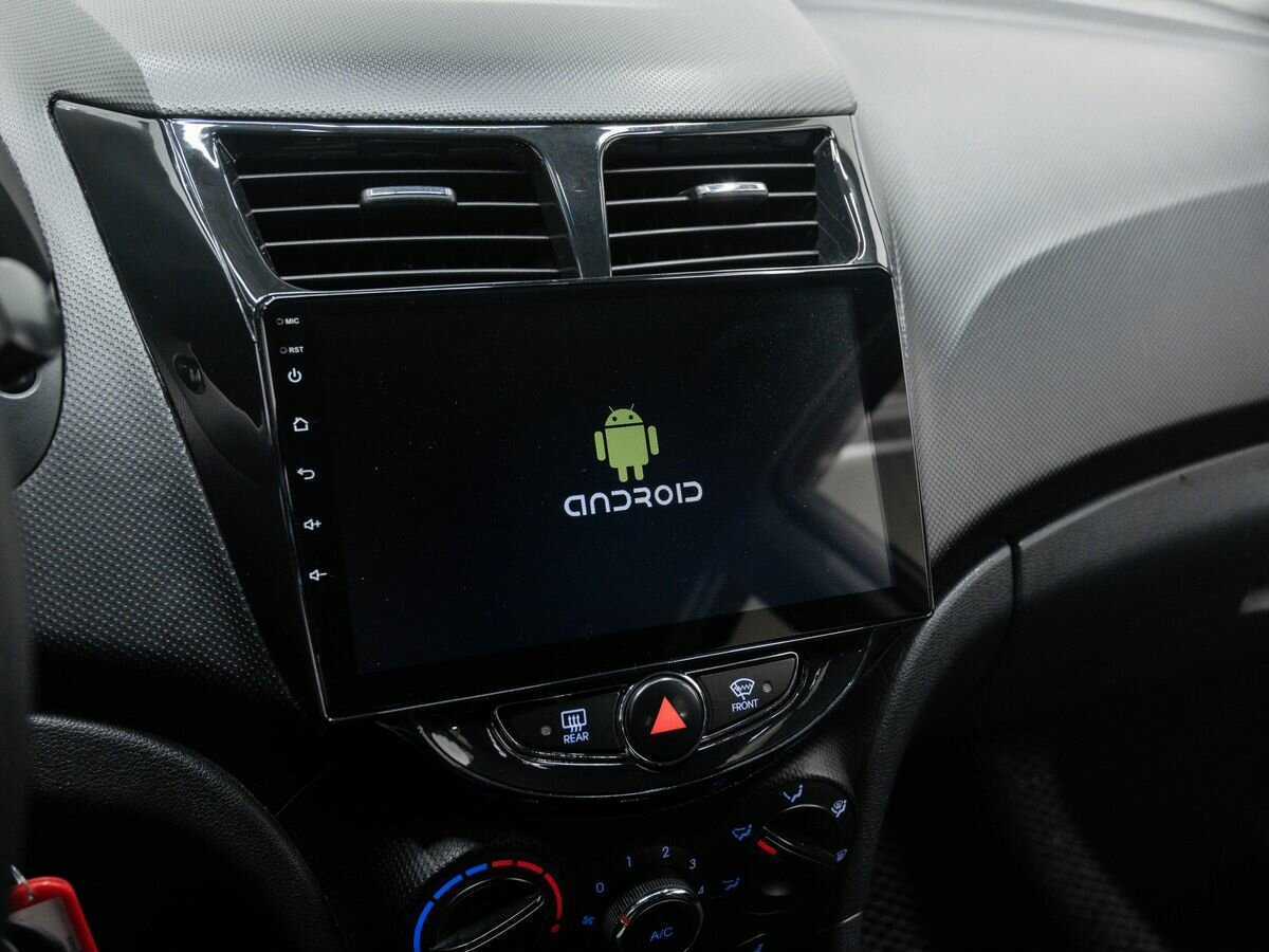 Hyundai Solaris с пробегом — 2011 год. Фото: #18