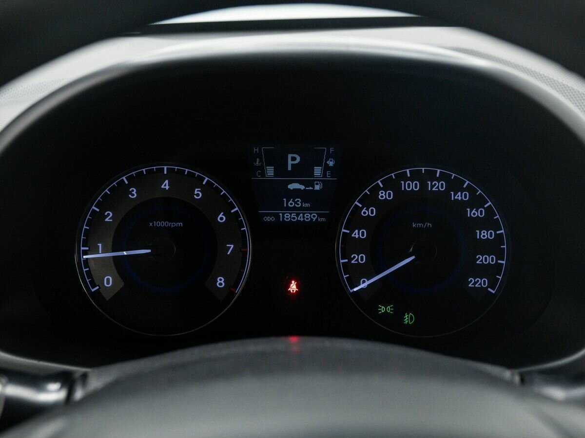 Hyundai Solaris с пробегом — 2011 год. Фото: #19