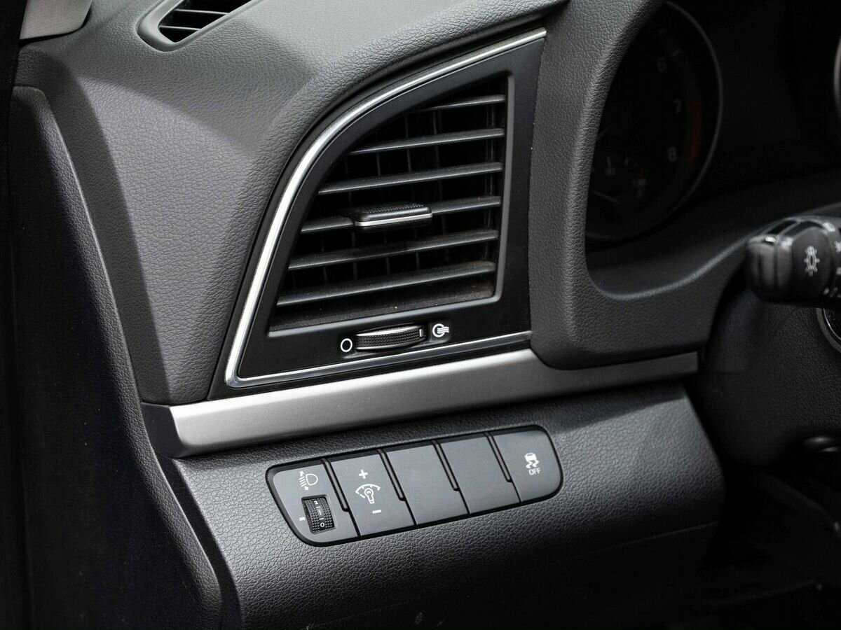 Hyundai Elantra с пробегом — 2017 год. Фото: #14