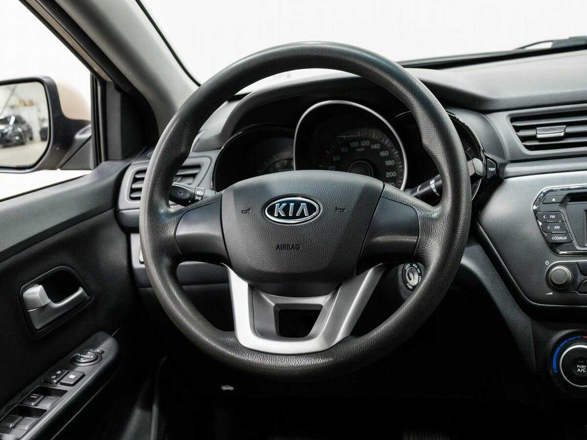 Kia Rio с пробегом — 2012 год. Фото: #10