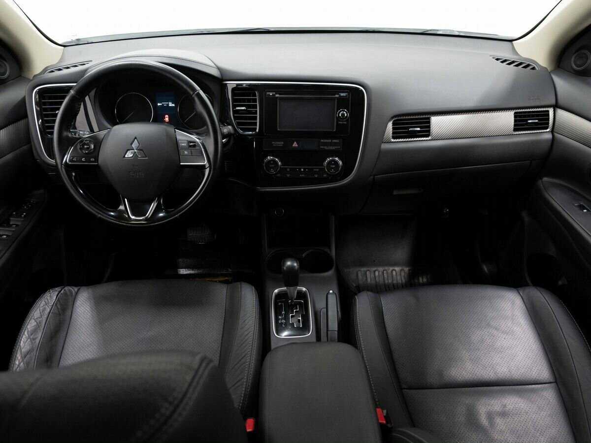 Mitsubishi Outlander с пробегом — 2015 год. Фото: #14