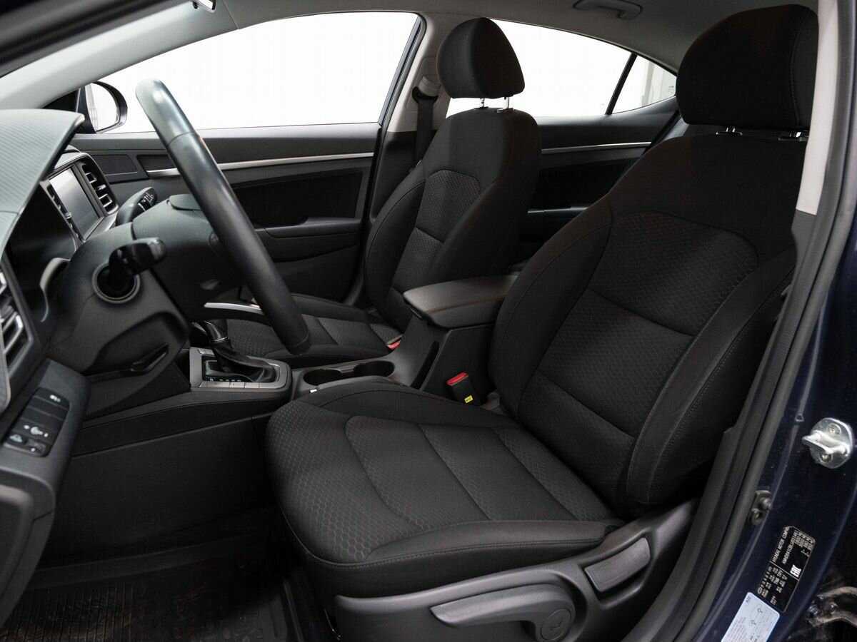 Hyundai Elantra с пробегом — 2020 год. Фото: #9