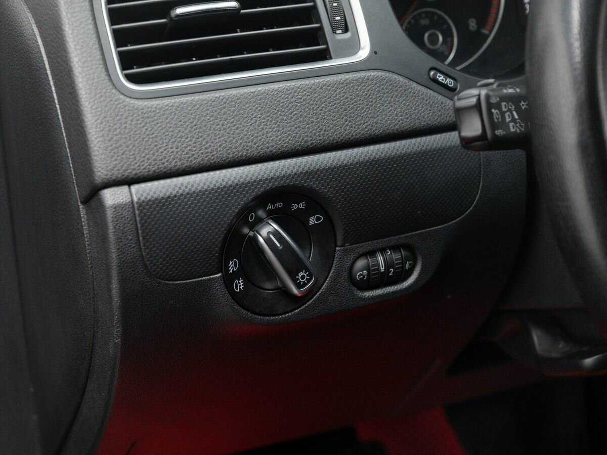 Volkswagen Jetta с пробегом — 2013 год. Фото: #15