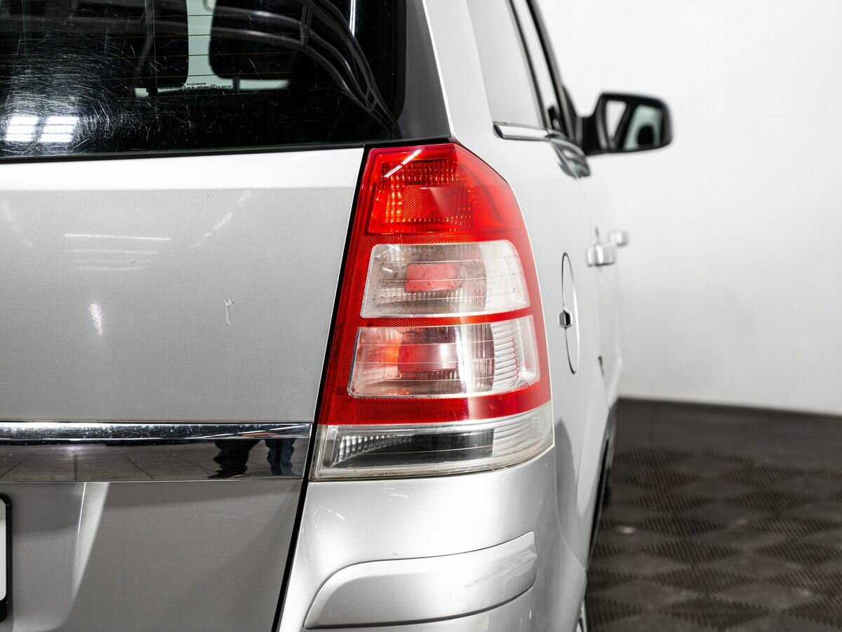 Opel Zafira с пробегом — 2011 год. Фото: #6