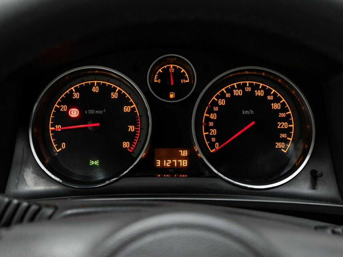 Opel Zafira с пробегом — 2011 год. Фото: #17