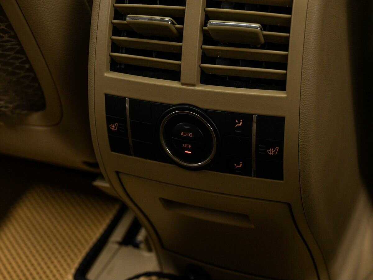 Mercedes-Benz GL-Класс с пробегом — 2011 год. Фото: #11