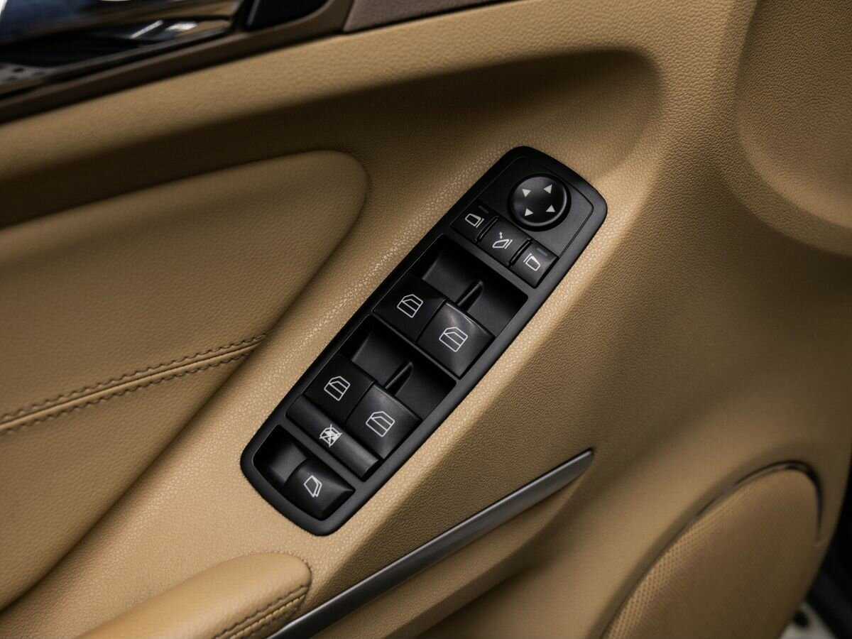 Mercedes-Benz GL-Класс с пробегом — 2011 год. Фото: #18