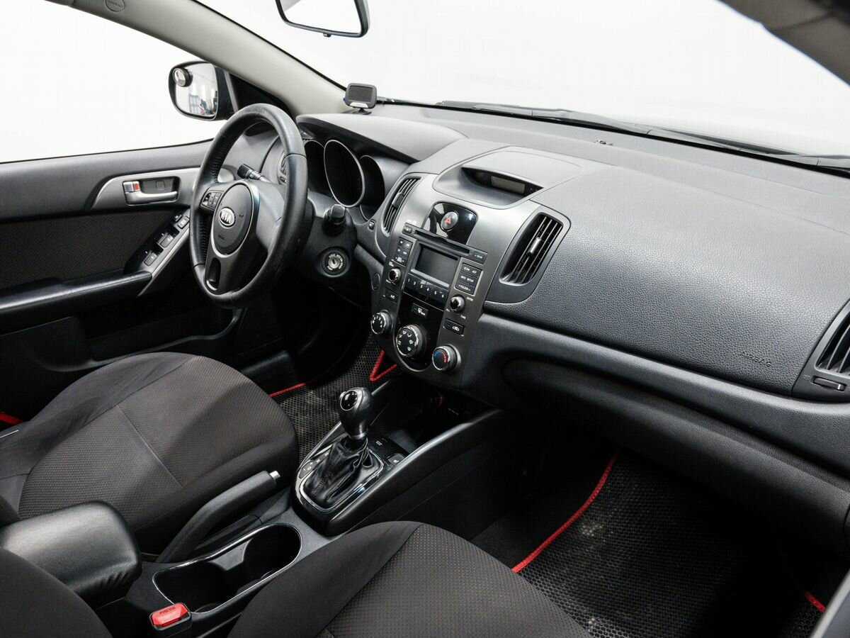 Kia Cerato с пробегом — 2011 год. Фото: #7