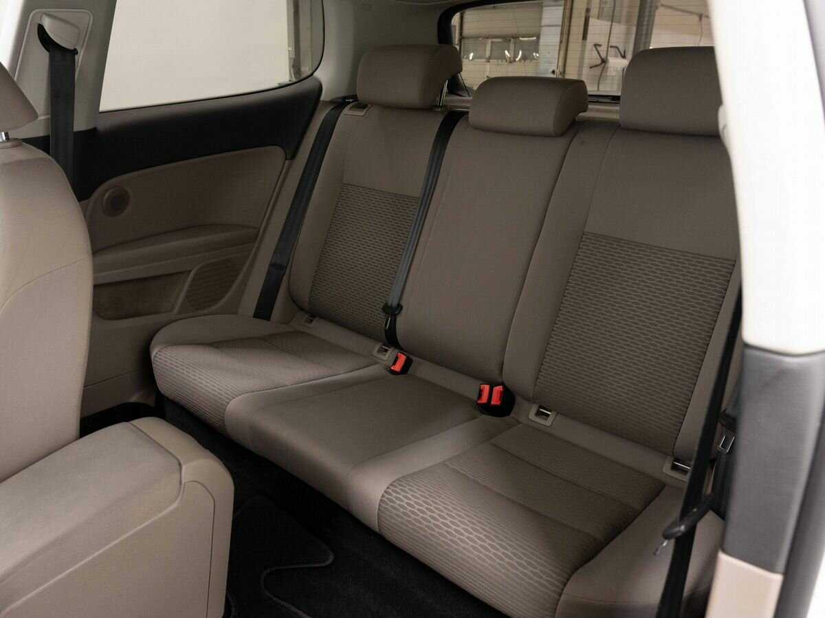 Volkswagen Golf с пробегом — 2011 год. Фото: #9