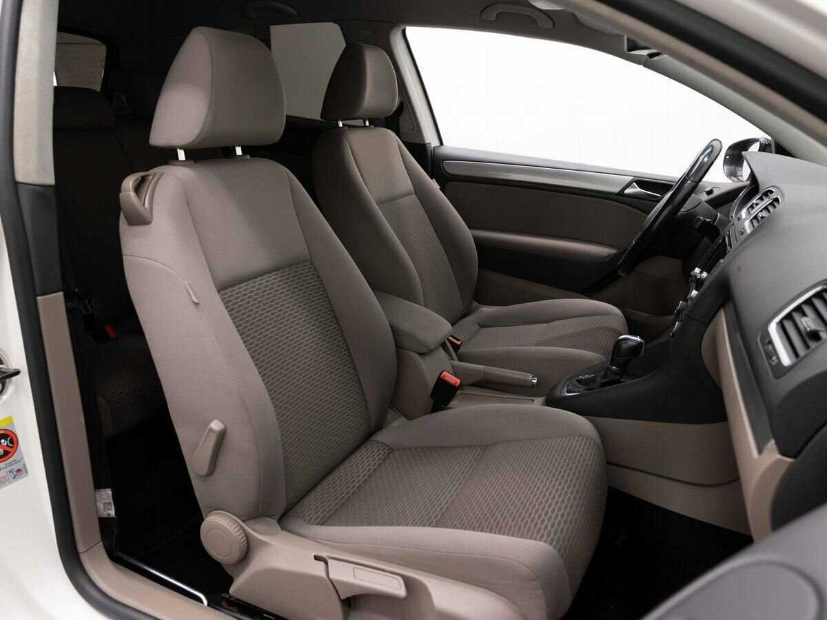 Volkswagen Golf с пробегом — 2011 год. Фото: #11