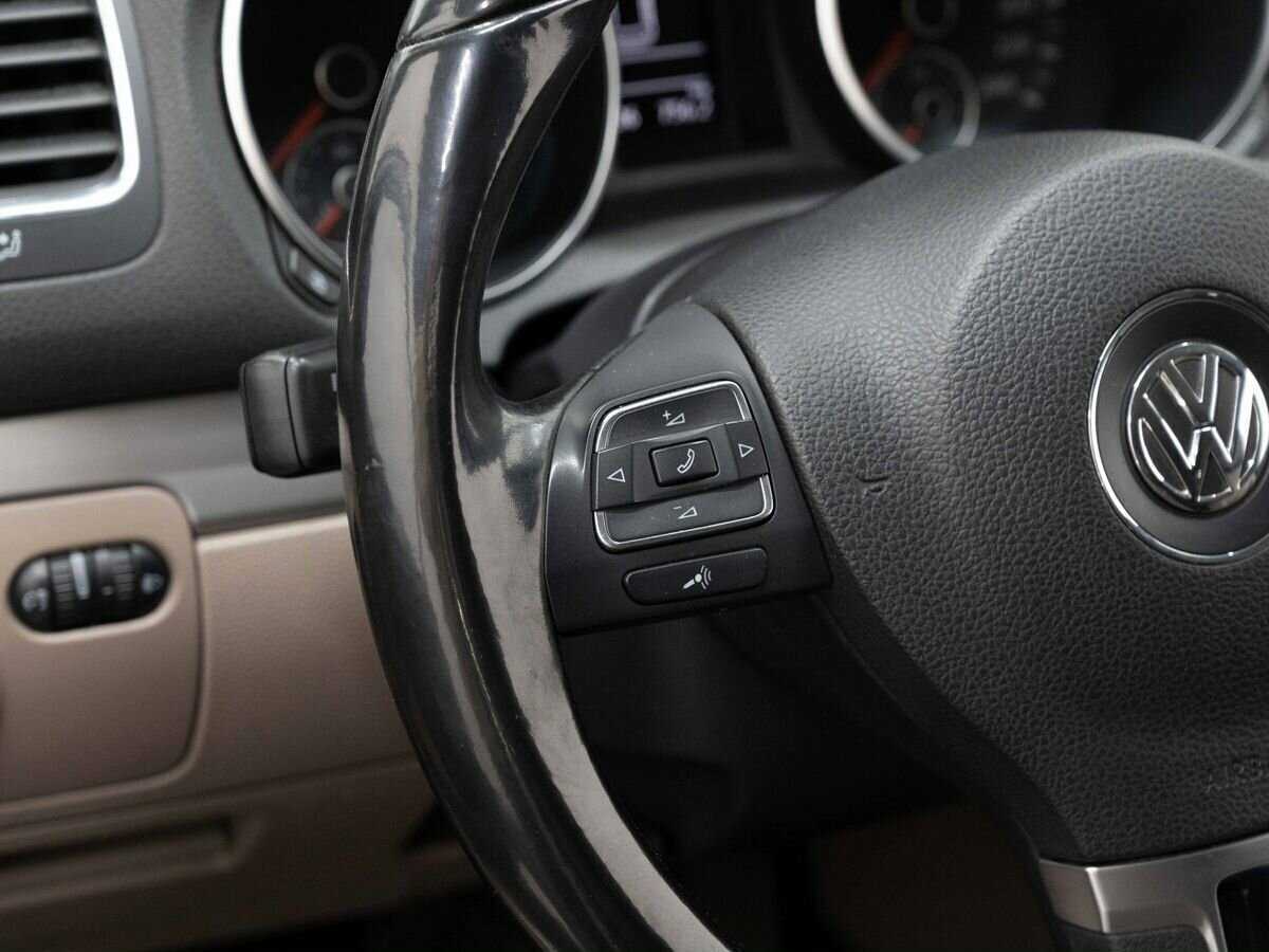 Volkswagen Golf с пробегом — 2011 год. Фото: #12