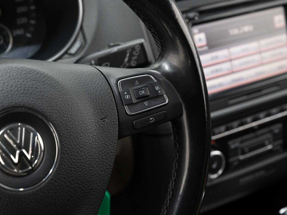 Volkswagen Golf с пробегом — 2011 год. Фото: #13