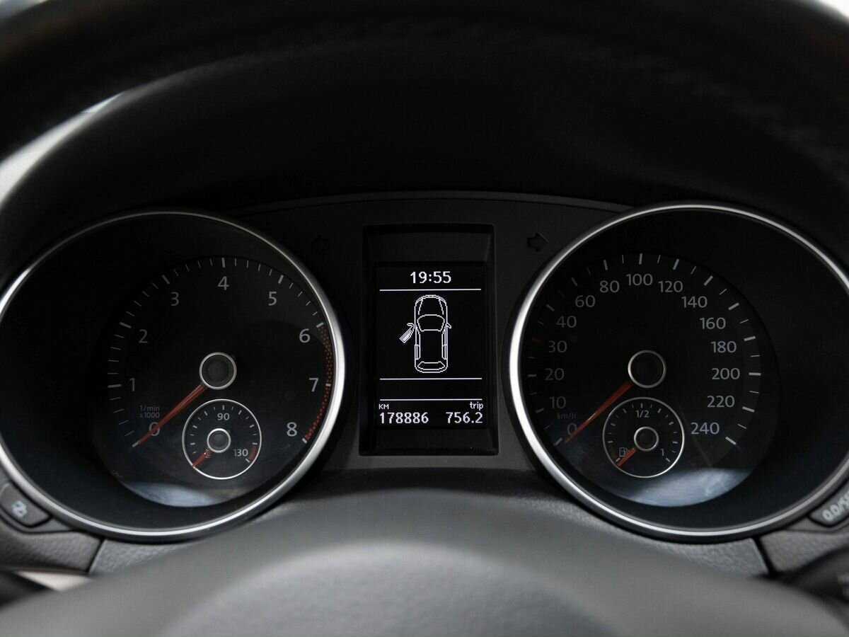 Volkswagen Golf с пробегом — 2011 год. Фото: #14