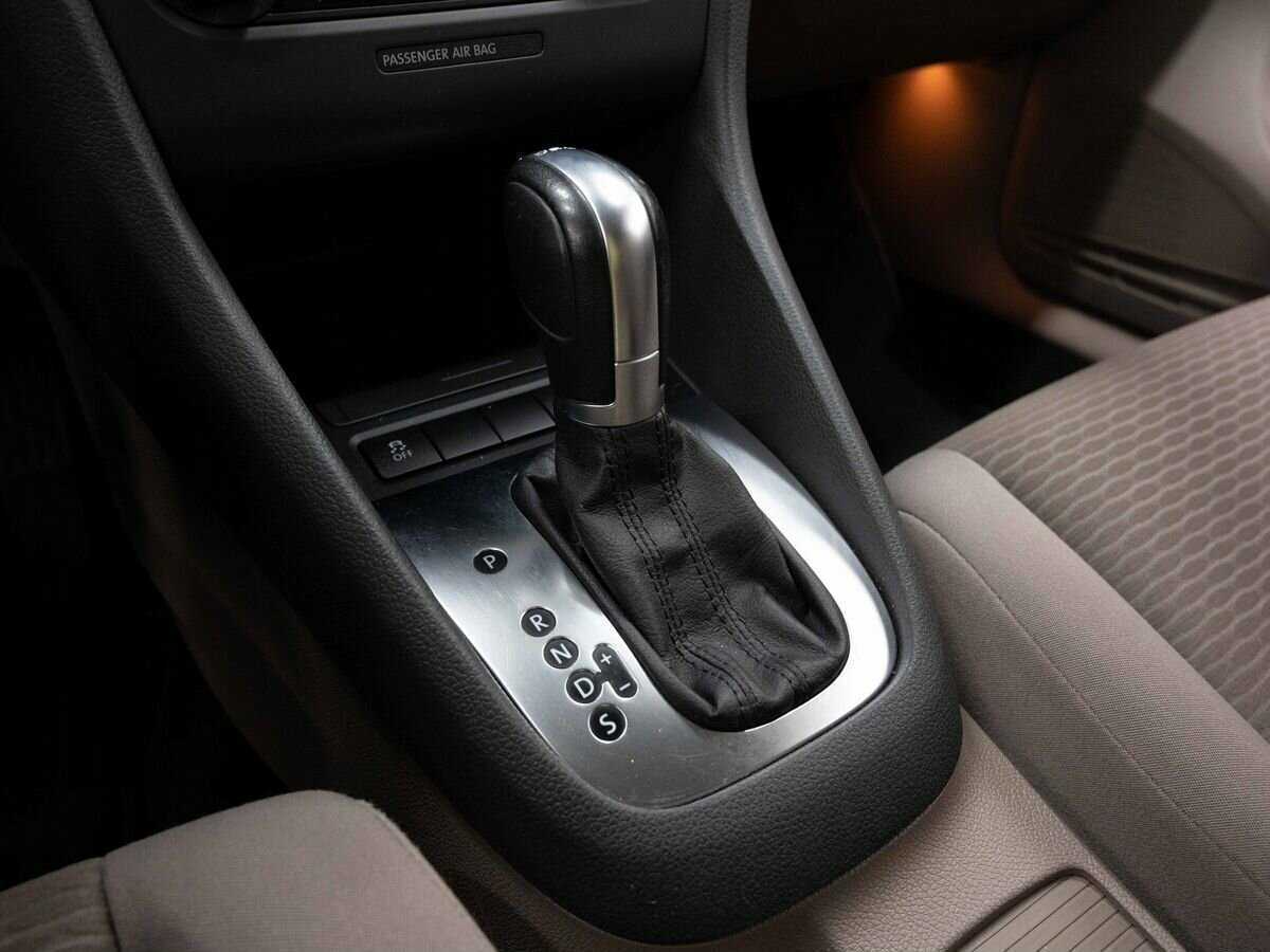 Volkswagen Golf с пробегом — 2011 год. Фото: #18